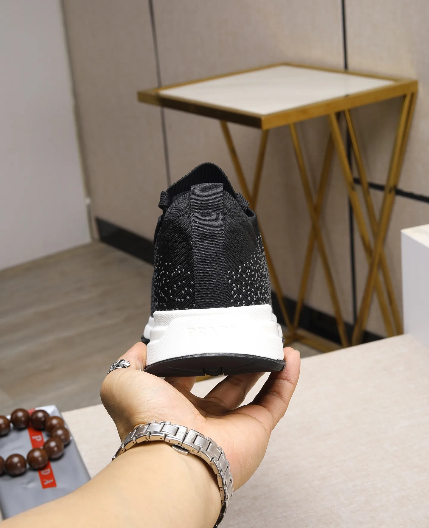 Men's clothing and shoes 💰500 👑👑The latest model of high-quality PRADA men's shoes on the Hong Kong purchasing agency official website has been launched in 1:1 copy, synchronized with Hong Kong counters, and on the same catwalk; all made of breathable fly weave ➕Imported breathable fabrics with cowhide lining, 🍡🍡The original 1:1 non-slip and wear-resistant; comfortable on the feet, attractive style, fine workmanship, and simple and neat shoe trees, showing the courage and toughness of men, 👍 Code number 38 to 45
